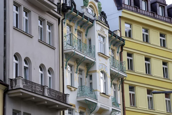 Karlovy Vary (Carlsbad) - faimos oraș spa din vestul Boemiei, o destinație turistică foarte populară în Republica Cehă — Fotografie, imagine de stoc