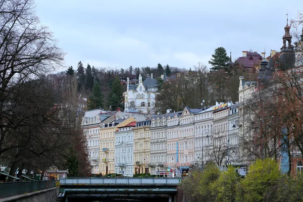 Karlovy Vary (Carlsbad) -- famous spa city in western Bohemia, very popular tourist destination in Czech Republic — Stock Photo, Image