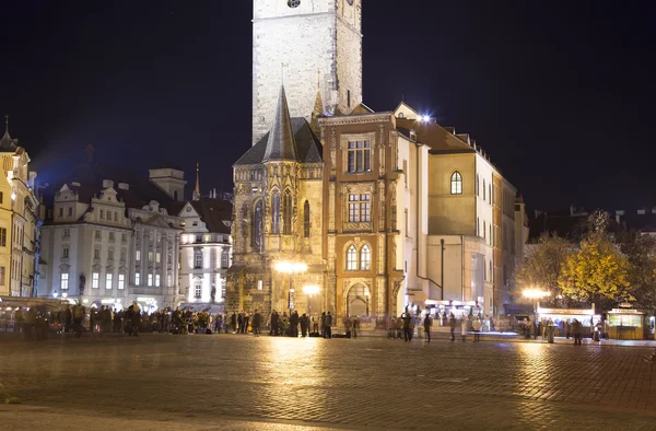 布拉格旧城市政厅（夜景），从捷克共和国旧城广场观看 — 图库照片