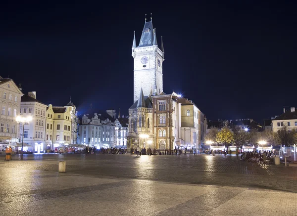 Municipio della Città Vecchia di Praga (Vista notturna), vista dalla Piazza della Città Vecchia, Repubblica Ceca — Foto Stock