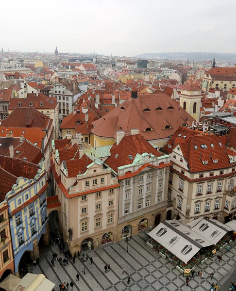 Prags takåsar och torget i gamla stan, Tjeckien — Stockfoto