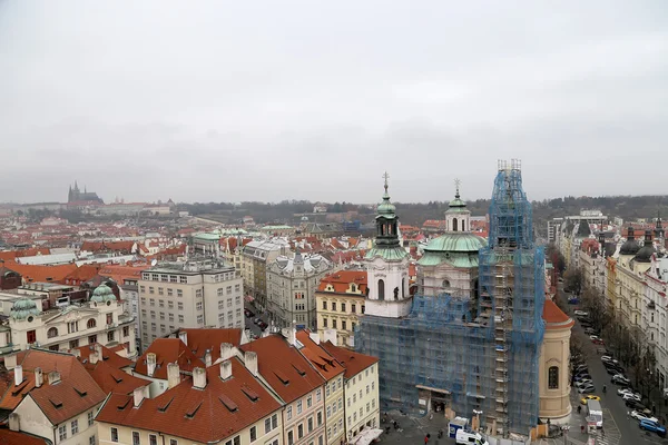 Praag daken (oude stadswijk), Tsjechië — Stockfoto