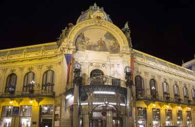 Çek Cumhuriyeti 'nin Prag kentinde önemli bir tarihi eser ve konser salonu olan Belediye Binası' nın (1912) manzarası