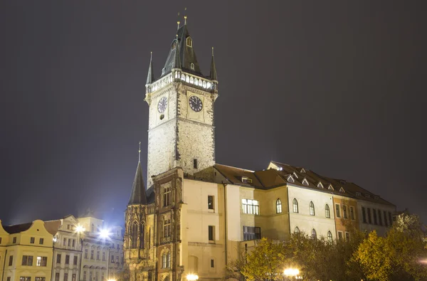 Staroměstská radnice v Praze (noční pohled), pohled ze Staroměstského náměstí, Česká republika — Stock fotografie
