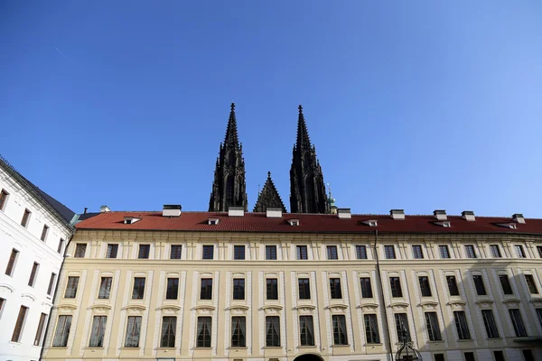 Blick auf das Gebäude des Präsidenten der Republik in Prag, Tschechien — Stockfoto