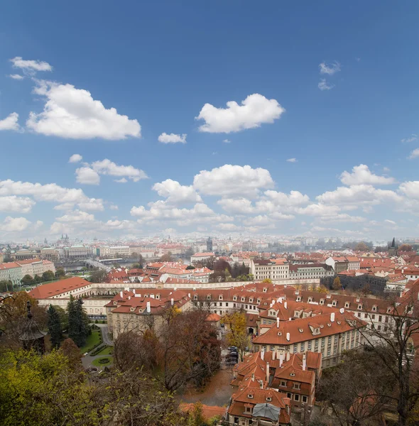 Stadsgezicht van Praag van bovenaf, Tsjechië — Stockfoto
