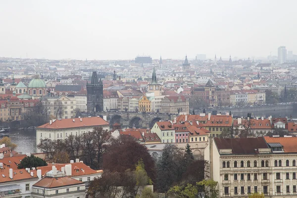 Stadsbild av Prag ovanifrån, Tjeckien — Stockfoto