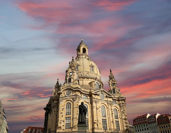 De Frauenkirche van Dresden (letterlijk onze Vrouwe kerk) is een Lutherse kerk in Dresden, Duitsland — Stockfoto