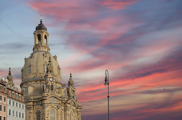 Drážďanské Frauenkirche (doslova kostel Panny Marie) je evangelický kostel v Drážďanech, Německo — Stock fotografie