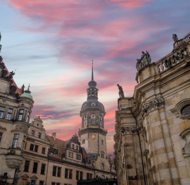Dresden, Almanya (Dresdner Residenzschloss, Dresdner Schloss) Stallhof. Dresden kale veya Kraliyet Sarayı olan en eski binalarda Dresden.It seçmen Köşkü ve Saksonya kralları olmuştur  