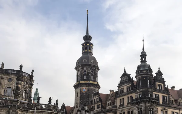德国德累斯顿的 stallhof (德累斯顿州住宅, 德累斯顿施洛斯)。德累斯顿城堡或皇宫是德累斯顿最古老的建筑之一, 一直是萨克森的选民和国王的住所 — 图库照片