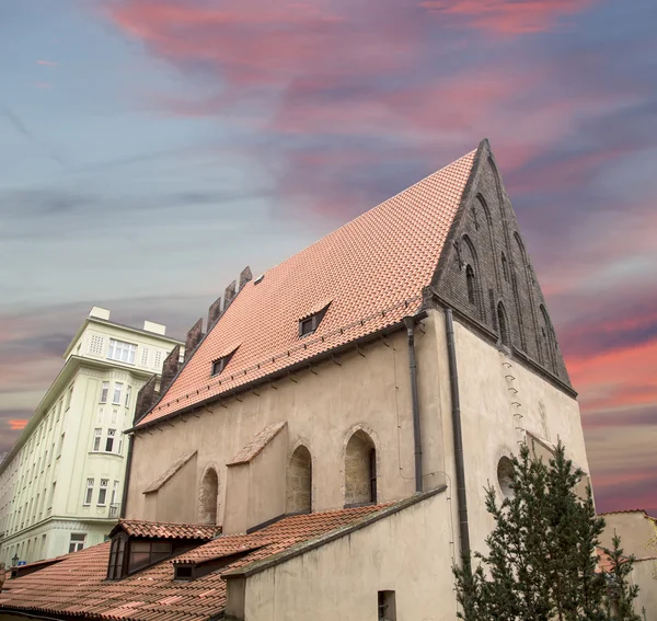 Synagogan i judiska kvarteren i Prag (dag), Tjeckien — Stockfoto