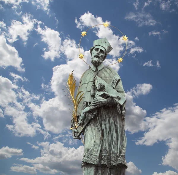 Άγαλμα στην γέφυρα του Καρόλου στην Πράγα, Τσεχία — Φωτογραφία Αρχείου
