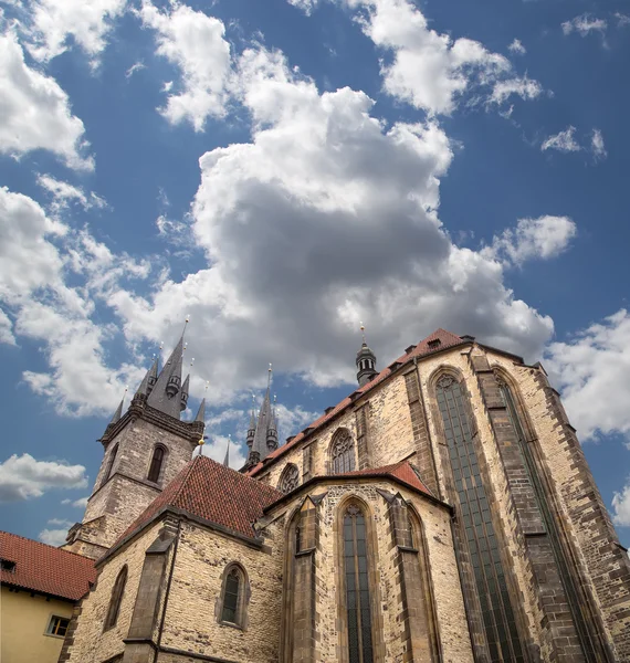 Gotycki kościół Matki Bożej przed Tynem na Rynku Starego Miasta w Pradze, Czechy — Zdjęcie stockowe