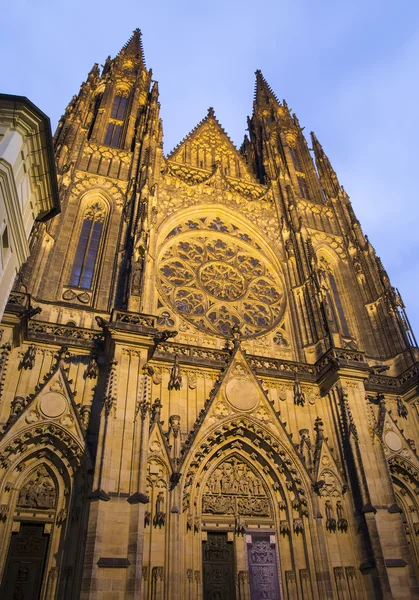 Veitsdom (römisch-katholische Kathedrale) auf der Prager Burg, Tschechische Republik — Stockfoto