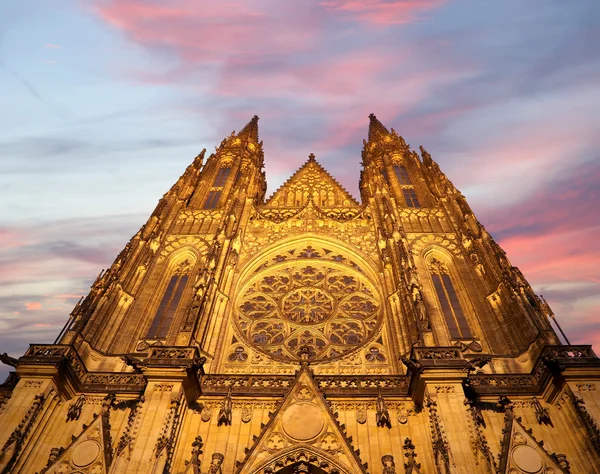 Catedral de São Vito (catedral católica romana) no Castelo de Praga, República Checa — Fotografia de Stock