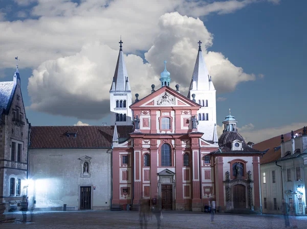 St. Vitus-katedralen (katolsk katedral) i Prags slott, Tjeckien — Stockfoto