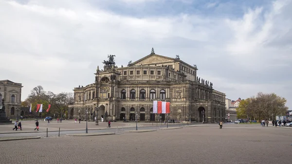 Semper opera house in dresden, deutschland — Stockfoto