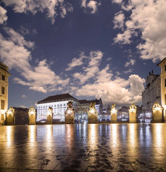 Visa av byggnaden av republikens President i Prag (Night view), Tjeckien — Stockfoto