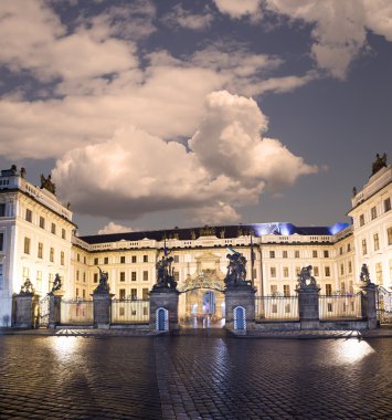 Cumhurbaşkanı Prag'da (gece görünümü), binanın görünümünü Çek Cumhuriyeti