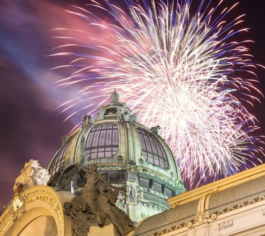 Belediye Binası (1912), art nouveau tarzı ve tatil Fireworks uygulamasında görüntülemek--bir büyük dönüm noktası ve konser salonu Prag, Çek Cumhuriyeti 