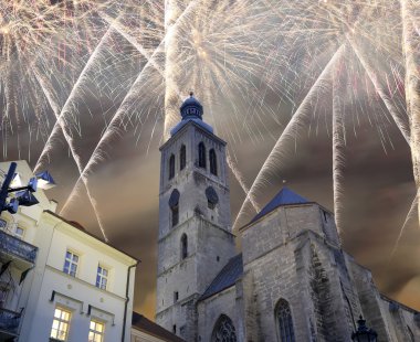 Çek Cumhuriyeti - Unesco şehir Kutna Hora - kilise St Jakuba (James, Jacob) ve tatil havai fişek  