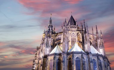 Çek Cumhuriyeti Prag Şatosu 'ndaki Aziz Vitus Katedrali (Roma Katolik Katedrali)  