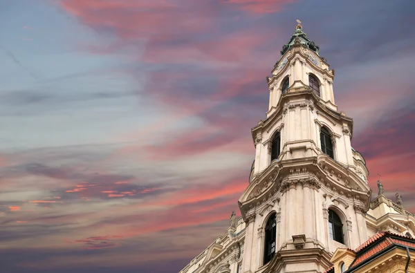 Sint-Nicolaaskerk in Praag, Tsjechië — Stockfoto