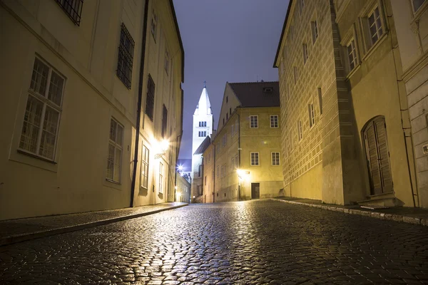 Marcos, no complexo do Castelo de Praga, República Checa (Vista noturna). Castelo de Praga é a atração mais visitada da cidade . — Fotografia de Stock