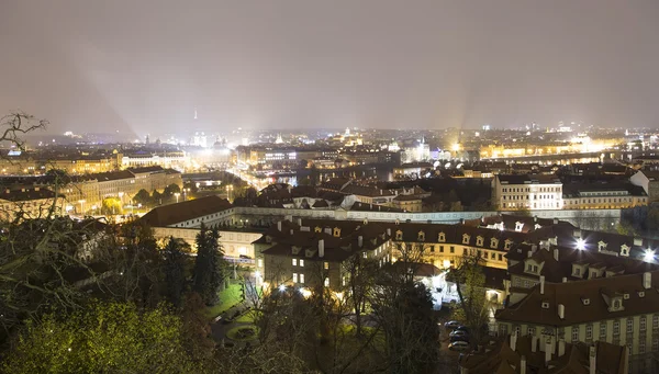 Paisaje urbano de Praga desde arriba (Vista nocturna), República Checa —  Fotos de Stock