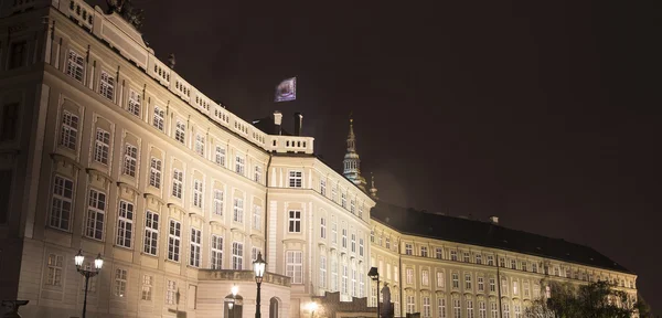 Vista del edificio del Presidente de la República en Praga (Vista nocturna), República Checa —  Fotos de Stock