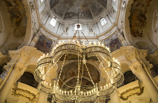 Prague, Tjeckien - 13 November, 2014: interiören med kyrkan av St Nicholas i gamla stan, Prag, Tjeckien — Stockfoto
