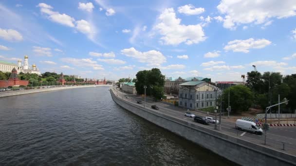 Московский Кремль в солнечный летний день, Россия — стоковое видео