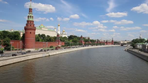 Kremlin van Moskou op een zonnige zomerdag, Rusland — Stockvideo