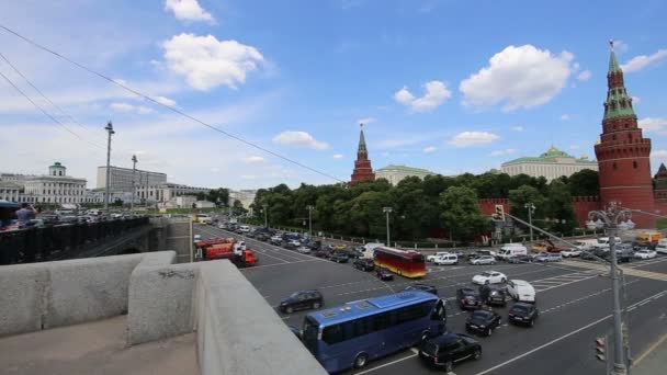 Kremlin van Moskou op een zonnige zomerdag, Rusland — Stockvideo