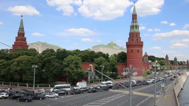 Kremlin van Moskou op een zonnige zomerdag, Rusland — Stockvideo