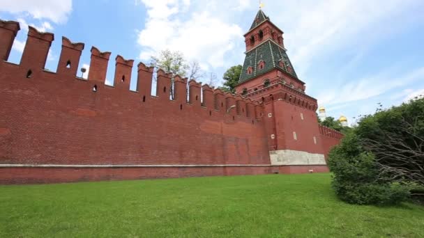Kremlin van Moskou op een zonnige zomerdag, Rusland — Stockvideo