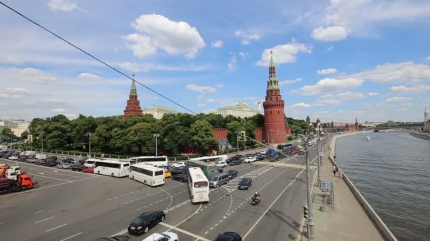 在一个阳光明媚的夏日，俄罗斯莫斯科克里姆林宫 — 图库视频影像
