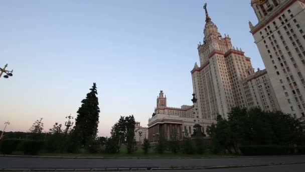 O edifício principal da Universidade Estatal de Moscou em Sparrow Hills, Rússia — Vídeo de Stock