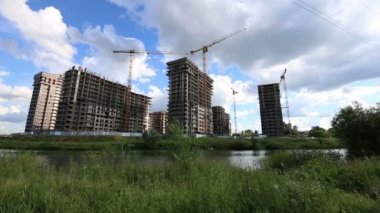 çok katlı binalar inşaat alanında Vinçler uygulanması ile