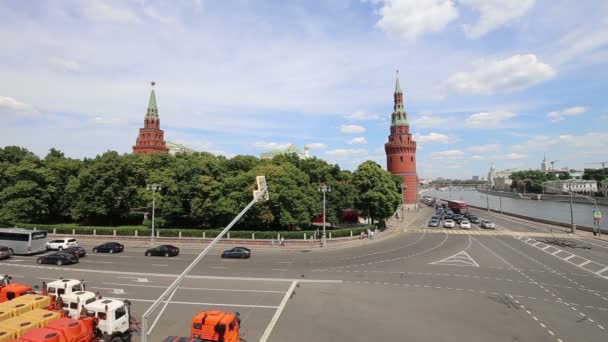 Московский Кремль в солнечный летний день, Россия — стоковое видео