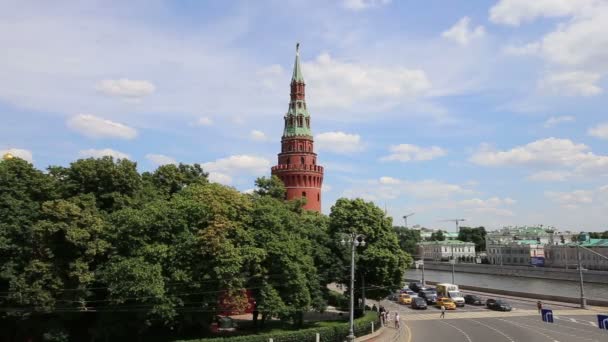 El Kremlin de Moscú en un soleado día de verano, Rusia — Vídeos de Stock