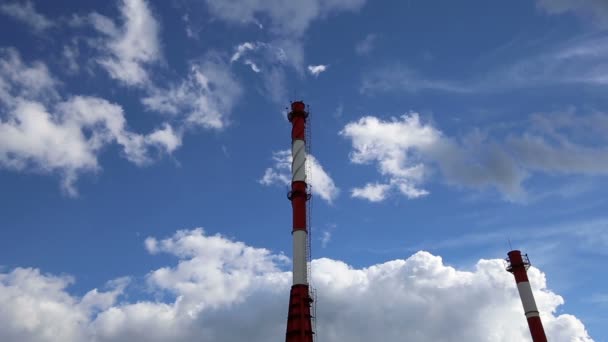 The industrial pipes of the power plant and sky-clouds background — Stock Video