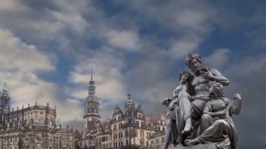 Brühl Teras ve Hofkirche veya Katedrali, kutsal üçlü - Dresden, Sachsen, Germany Barok kilise heykel 