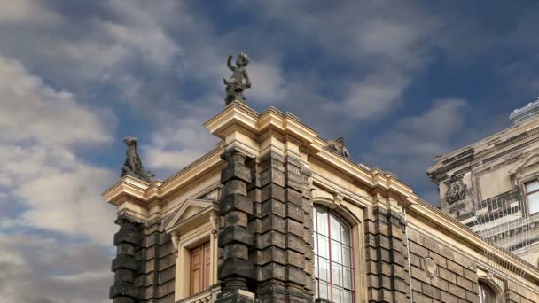 Здание в историческом центре Дрездена (достопримечательности), Германия — стоковое видео