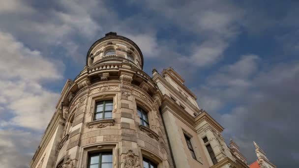 Het gebouw in het historische centrum van Dresden (monumenten), Duitsland — Stockvideo