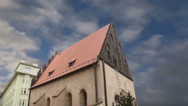 Synagoge im jüdischen Viertel von Prag (Tag), Tschechische Republik — Stockvideo