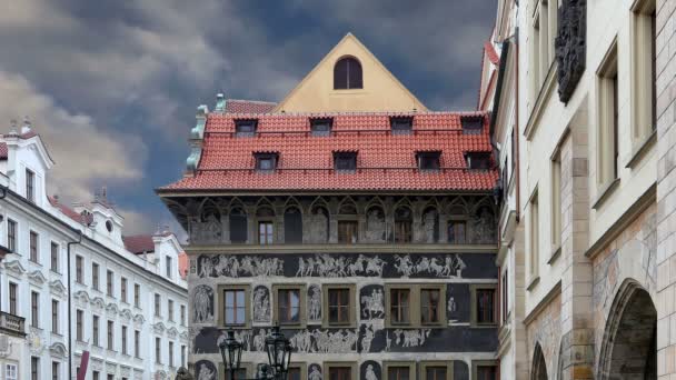 Oude herenhuizen in Praag, Tsjechië — Stockvideo