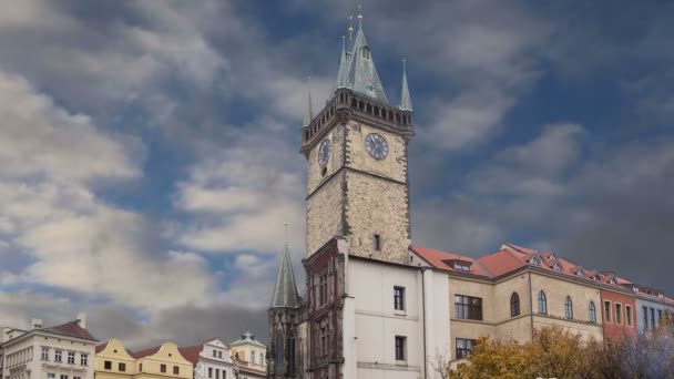 Oude stad stadhuis in Praag, Tsjechië — Stockvideo