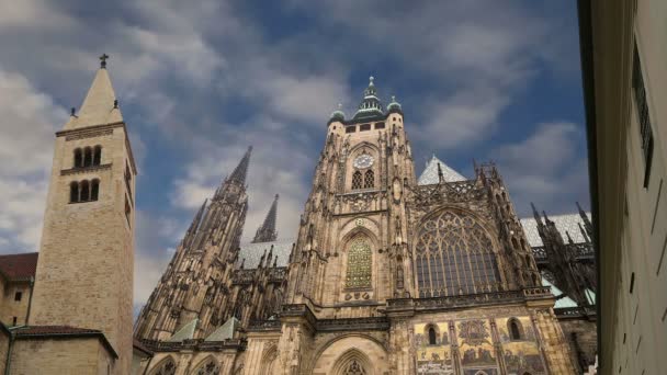 St. Vitus Cathedral (Roman Catholic cathedral ) in Prague Castle, Czech Republic — Stock Video